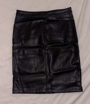 Fahsyee Black Faux Leather Pencil Skirt Size Medium NWT